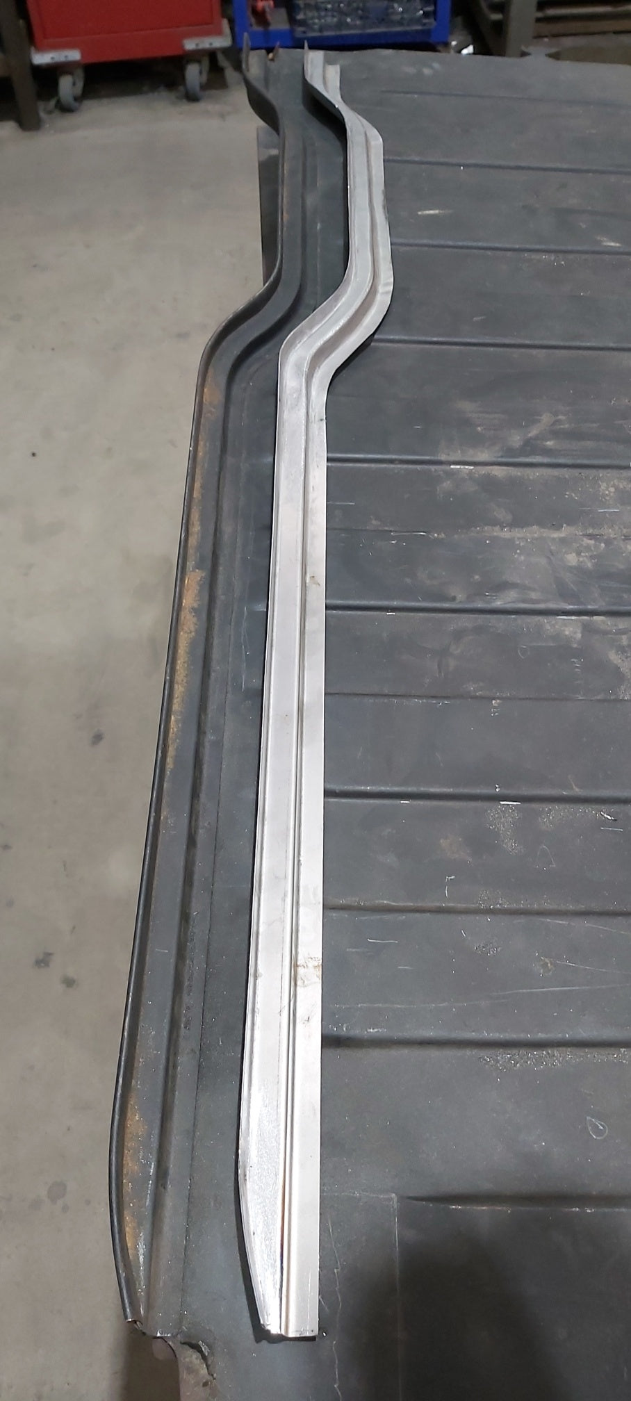 Classic mini van rear floor edging strip